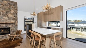 雪櫃、微波爐、焗爐、爐具