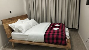 1 多间卧室、熨斗/熨衣板、上网接入、床单