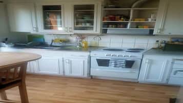 冰箱、微波炉、烤箱、炉灶