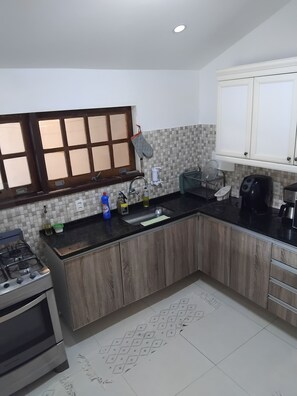 Micro-ondes, four, plaque de cuisson