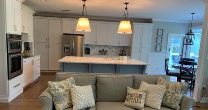 Spacious 5-bedroom LAKE house on Lake Lanier near North Georgia mountains.