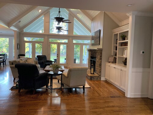 Spacious 5-bedroom LAKE house on Lake Lanier near North Georgia mountains.