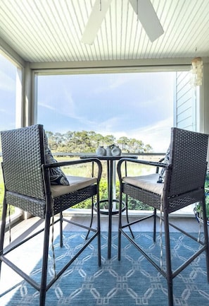 Outdoor dining - 158 Beach Club Villa - Coastal Comfort With Stunning Marsh Views (Fripp Island)