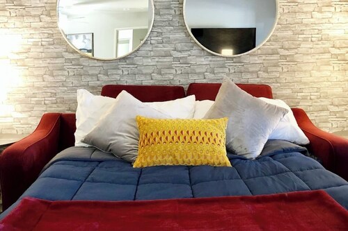 Peaceful King Suite near FSAC & Proactive Sports w/ Gym Access & 1 Gig WiFi