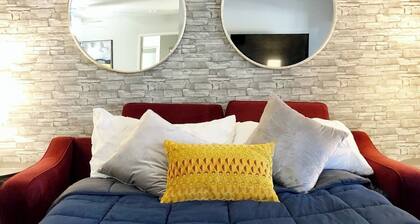 Peaceful King Suite near FSAC & Proactive Sports w/ Gym Access & 1 Gig WiFi