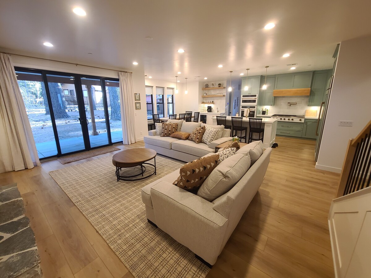 New Serene 5-bedroom house in Big Bear Lake Chef's Kitchen BBQ Arcade Clean