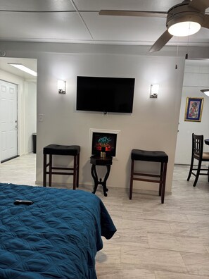 1 chambre, fer et planche à repasser, Wi-Fi gratuit, draps fournis