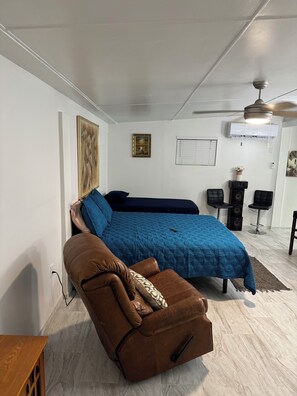 Iron/ironing board, free WiFi, bed sheets