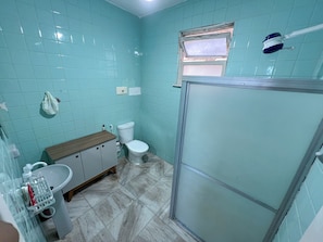 Chambre Triple, vue plage | Salle de bain