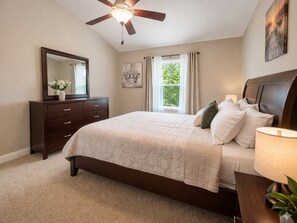 6 bedrooms, desk, iron/ironing board, free WiFi