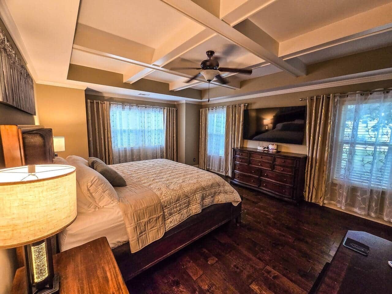 6 Schlafzimmer, Schreibtisch, Bügeleisen/Bügelbrett, kostenloses WLAN