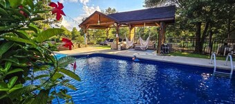 Lakefront house w/Pool, Game Room & Private Pier