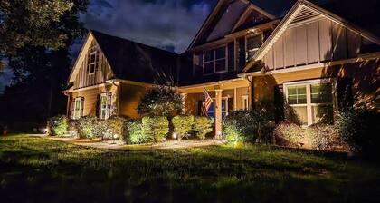 Lakefront house w/Pool, Game Room & Private Pier