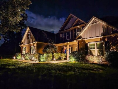 Lakefront house w/Pool, Game Room & Private Pier