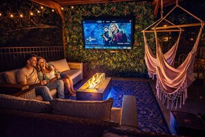Téléviseur connecté, foyer, jeux vidéo, livres