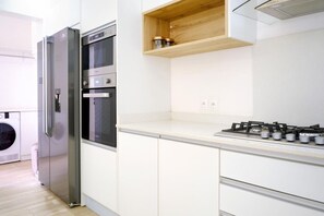 Fridge, microwave, oven, stovetop