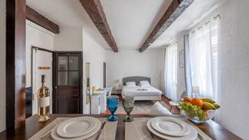 1 bedroom, iron/ironing board, internet, bed sheets