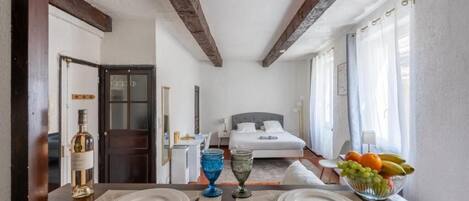 1 chambre, fer et planche à repasser, accès Internet, draps fournis