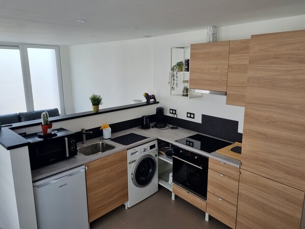 Micro-ondes, four, plaque de cuisson