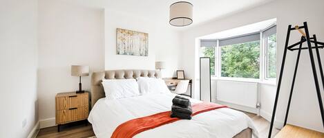 1 多间卧室、熨斗/熨衣板、WiFi、床单