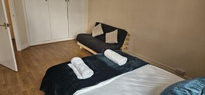Exclusive Suite, 1 Bedroom, Kitchen, City View | Iron/ironing board, travel cot, free WiFi, bed sheets - Brondesbury Apartment (London)