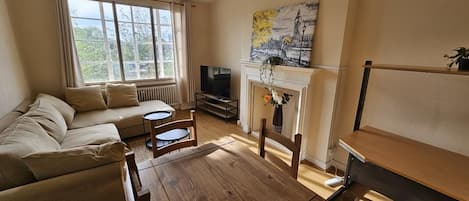 Exclusive Suite, 1 Bedroom, Kitchen, City View | Living area | 50-inch flat-screen TV with cable channels