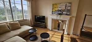 Exclusive Suite, 1 Bedroom, Kitchen, City View | Living area | 50-inch flat-screen TV with cable channels