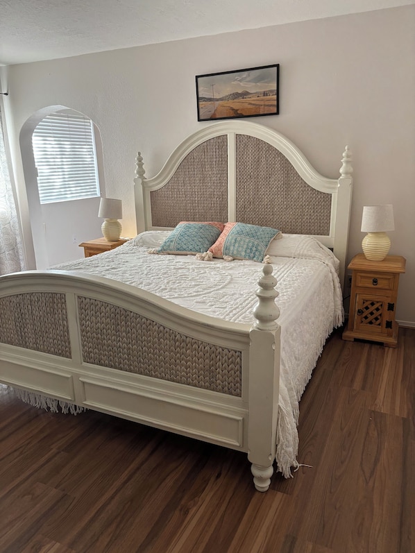 3 bedrooms, travel crib, free WiFi, bed sheets