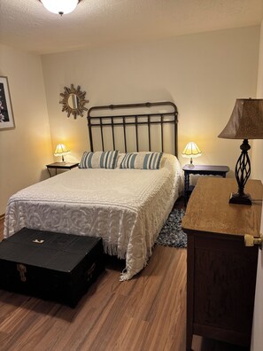 3 bedrooms, travel crib, free WiFi, bed sheets