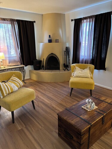 Family compound, AC, 2 living areas, sleeps 10. Close to ski Santa Fe Basin.