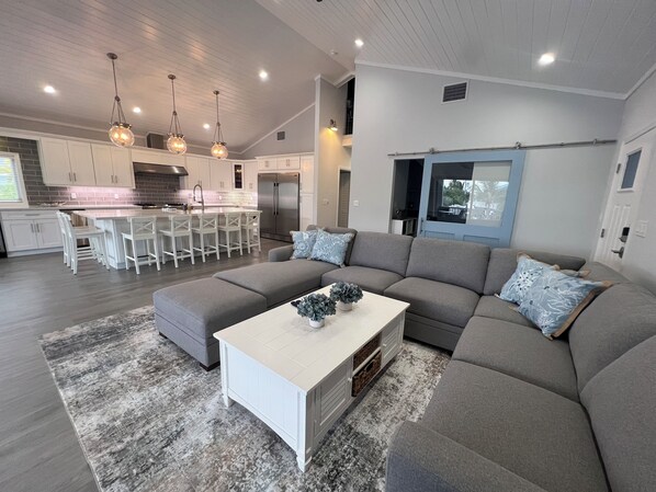 Téléviseur connecté, sélection de films, écran d’ordinateur