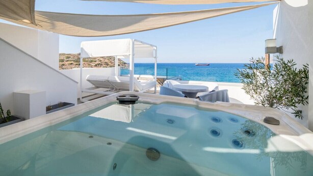 A hot tub with a view of the sea, white lounge chairs, and a shaded area. - New Seafront Villa with Rooftop Hot Tub, 50 m from the Beach (Mochlos)