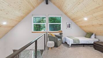 3 bedrooms, desk, iron/ironing board, travel crib