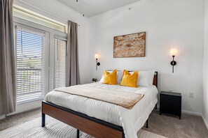 2 bedrooms, internet, bed sheets