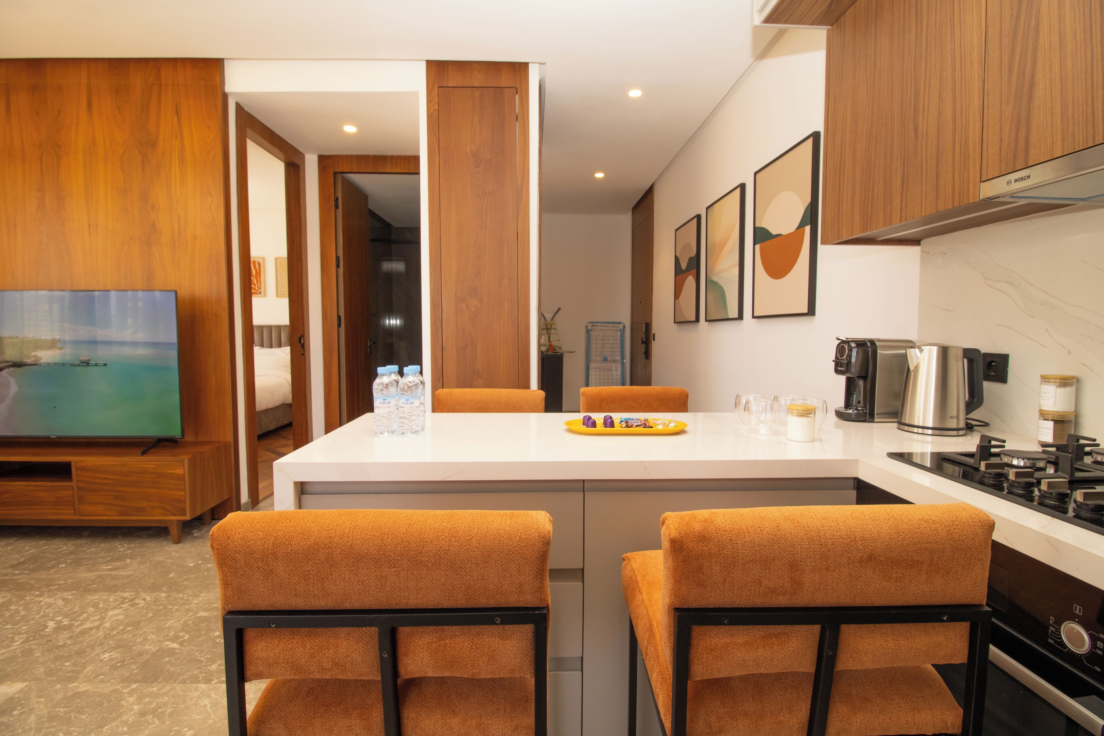 Réfrigérateur, micro-ondes, four, plaque de cuisson