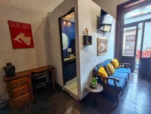 Estúdio luxo, sacada, vista para a cidade | Área de estar