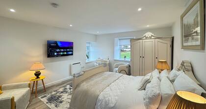 Altons Bothy Guest House entire property & free parking
Inverurie Aberdeenshire