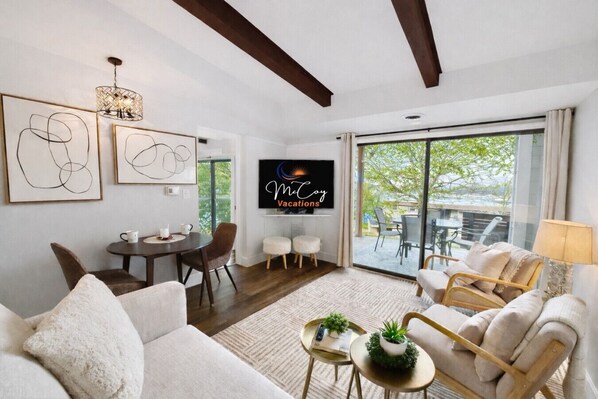 Smart TV - Walk-In Waterfront Resort 2BR 2BA (Kimberling City)