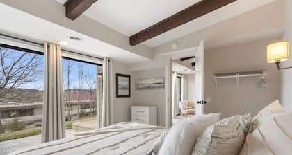 Walk-In Waterfront Resort 2BR 2BA