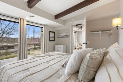 Walk-In Waterfront Resort 2BR 2BA