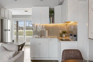 Refrigerador, microondas, parrilla de estufa y lavavajillas 