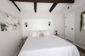 2 bedrooms, iron/ironing board, free WiFi, bed sheets - Walk-In Waterfront Resort 2BR 2BA (Kimberling City)