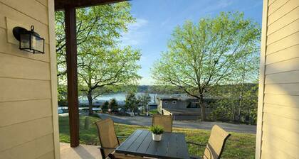 Splash and Stay at Kimberling Crossing