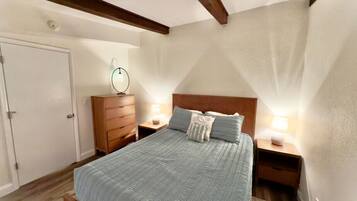 2 bedrooms, desk, iron/ironing board, free WiFi