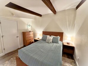 2 sovrum, skrivbord, strykjärn/strykbräda och gratis wi-fi