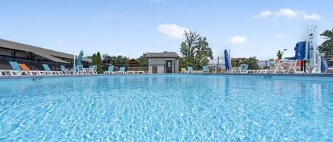 Una piscina cubierta