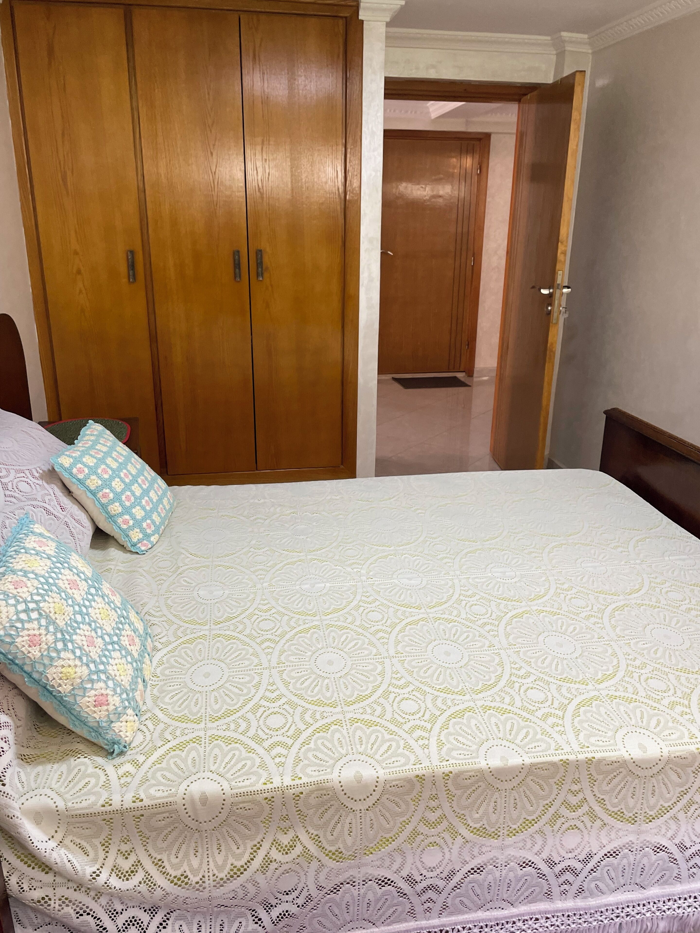 2 chambres, fer et planche à repasser, Wi-Fi, draps fournis