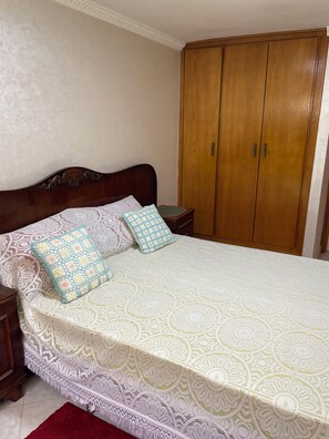 2 chambres, fer et planche à repasser, Wi-Fi, draps fournis