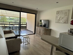 TV - 2-room apartment-4 persons-Apartment Golf view-Near beach (Saint-Cyprien)