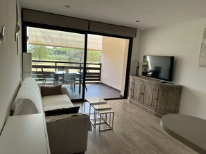 TV - 2-room apartment-4 persons-Apartment Golf view-Near beach (Saint-Cyprien)